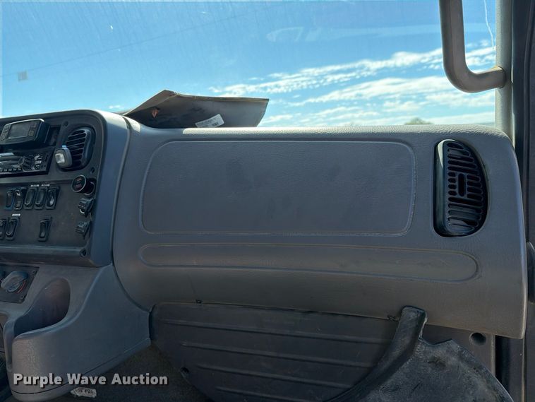 image for item YA5132 2019 Freightliner Business Class M2 rollback truck