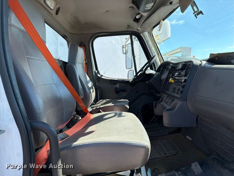 image for item YA5132 2019 Freightliner Business Class M2 rollback truck