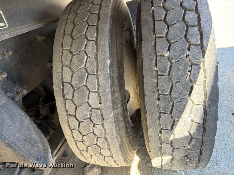 image for item YA5132 2019 Freightliner Business Class M2 rollback truck