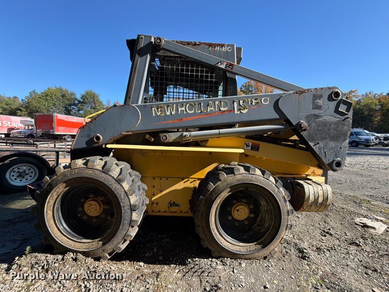 image for item YA5139 2000 New Holland LS180 skid steer loader