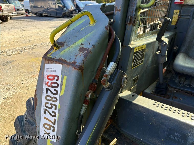 image for item YA5139 2000 New Holland LS180 skid steer loader