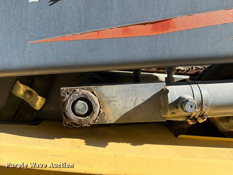 image for item YA5139 2000 New Holland LS180 skid steer loader