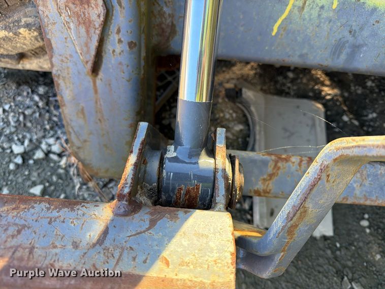 image for item YA5139 2000 New Holland LS180 skid steer loader