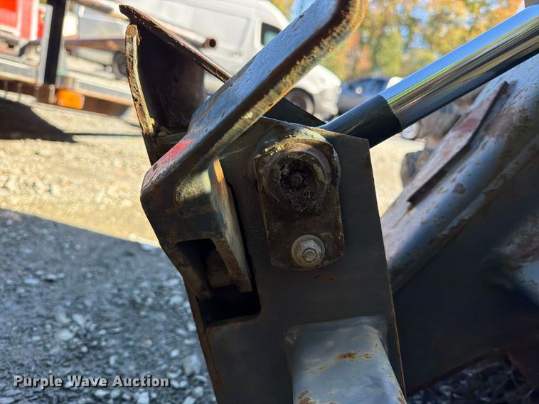 image for item YA5139 2000 New Holland LS180 skid steer loader