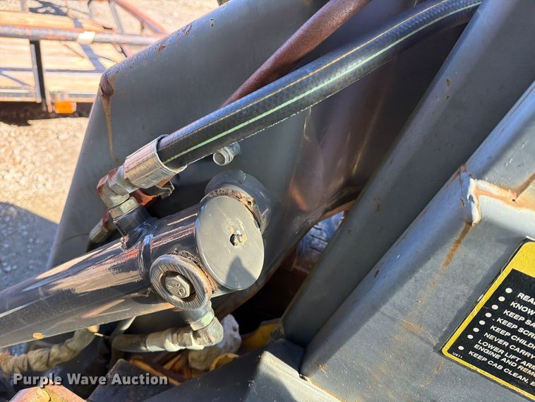 image for item YA5139 2000 New Holland LS180 skid steer loader