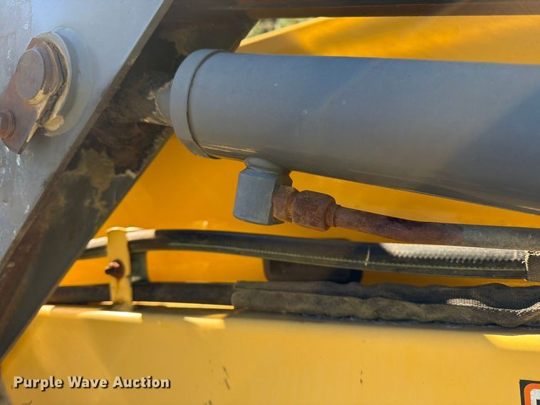 image for item YA5139 2000 New Holland LS180 skid steer loader