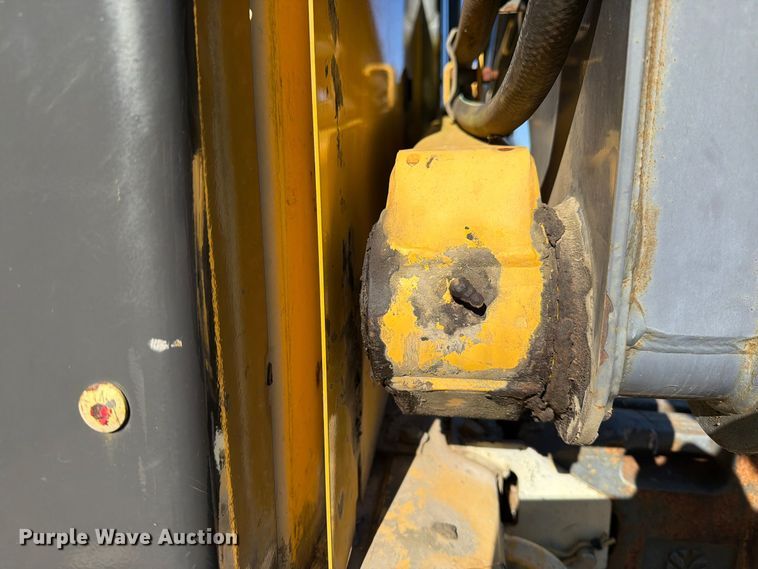 image for item YA5139 2000 New Holland LS180 skid steer loader