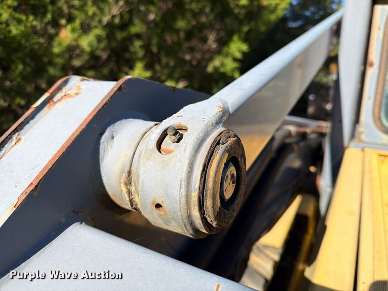 image for item YA5139 2000 New Holland LS180 skid steer loader