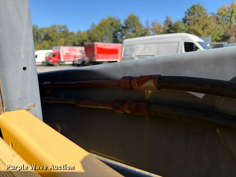 image for item YA5139 2000 New Holland LS180 skid steer loader