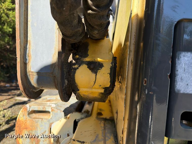 image for item YA5139 2000 New Holland LS180 skid steer loader