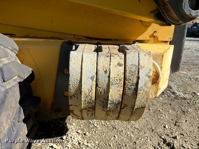 image for item YA5139 2000 New Holland LS180 skid steer loader