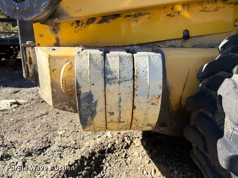 image for item YA5139 2000 New Holland LS180 skid steer loader