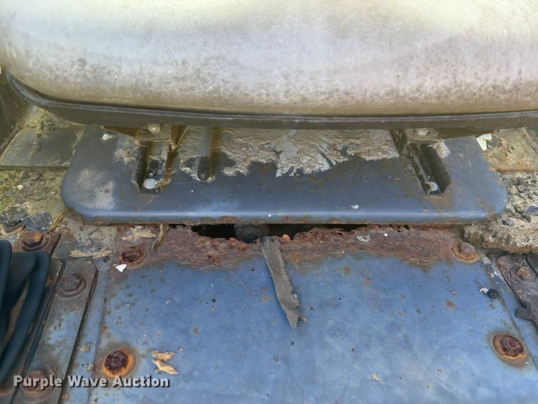 image for item YA5139 2000 New Holland LS180 skid steer loader