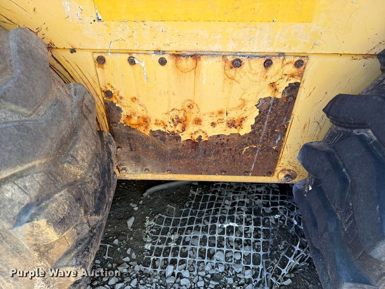 image for item YA5139 2000 New Holland LS180 skid steer loader