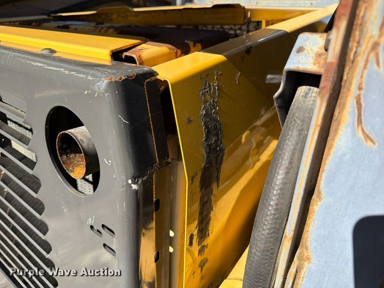 image for item YA5139 2000 New Holland LS180 skid steer loader