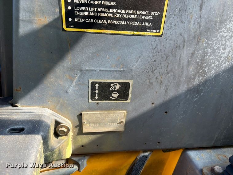 image for item YA5139 2000 New Holland LS180 skid steer loader