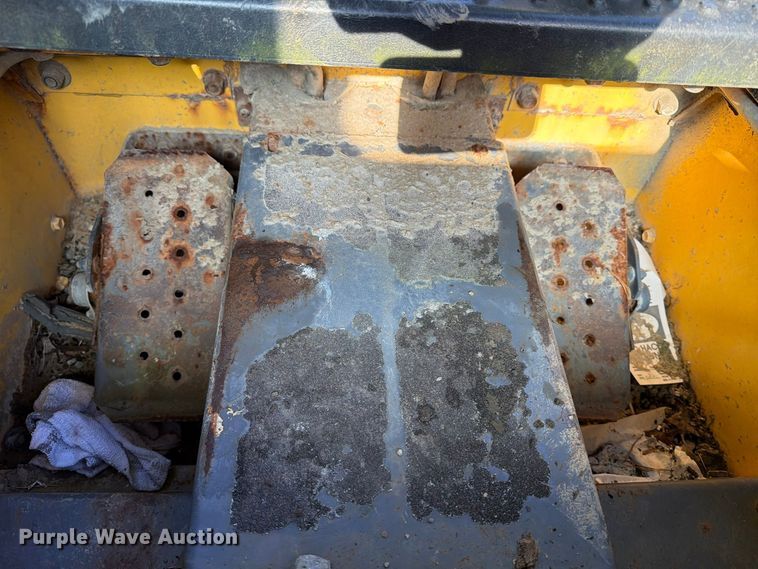 image for item YA5139 2000 New Holland LS180 skid steer loader