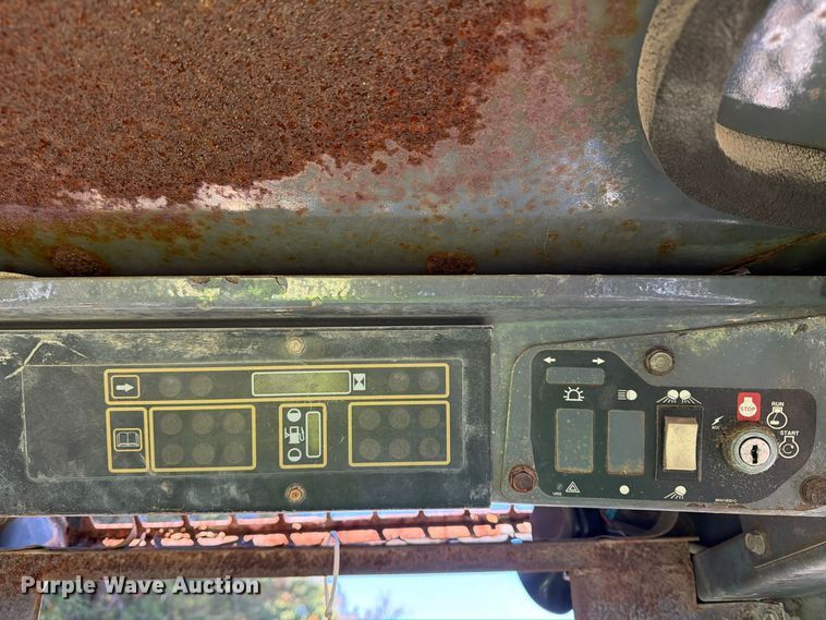 image for item YA5139 2000 New Holland LS180 skid steer loader