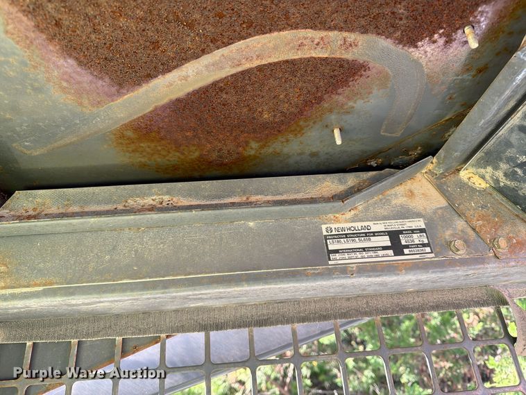 image for item YA5139 2000 New Holland LS180 skid steer loader