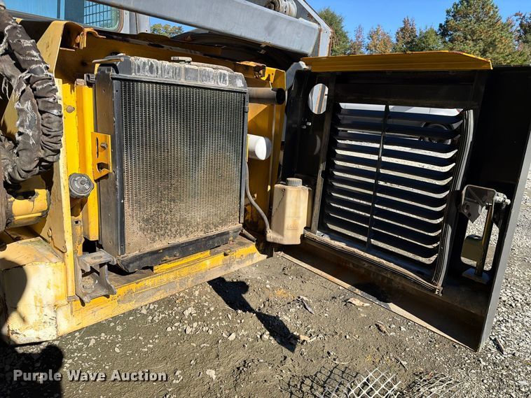 image for item YA5139 2000 New Holland LS180 skid steer loader