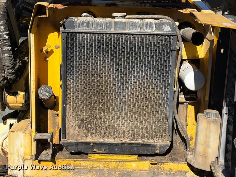 image for item YA5139 2000 New Holland LS180 skid steer loader