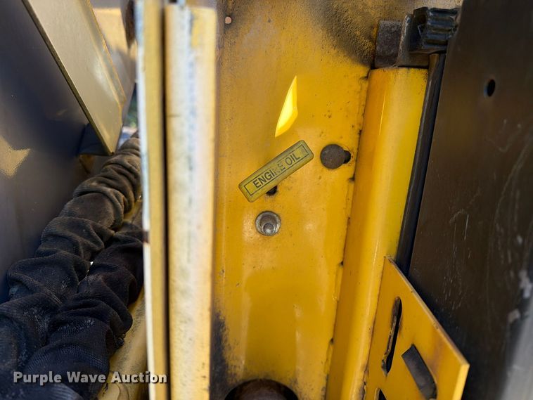 image for item YA5139 2000 New Holland LS180 skid steer loader