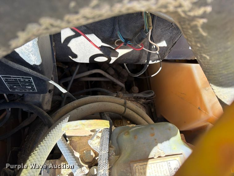image for item YA5139 2000 New Holland LS180 skid steer loader