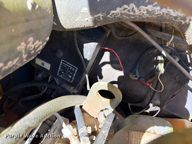 image for item YA5139 2000 New Holland LS180 skid steer loader