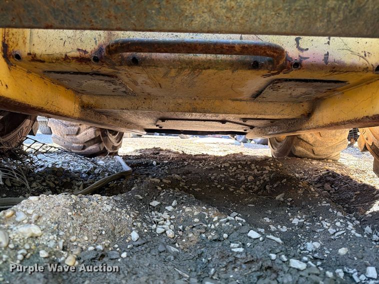 image for item YA5139 2000 New Holland LS180 skid steer loader