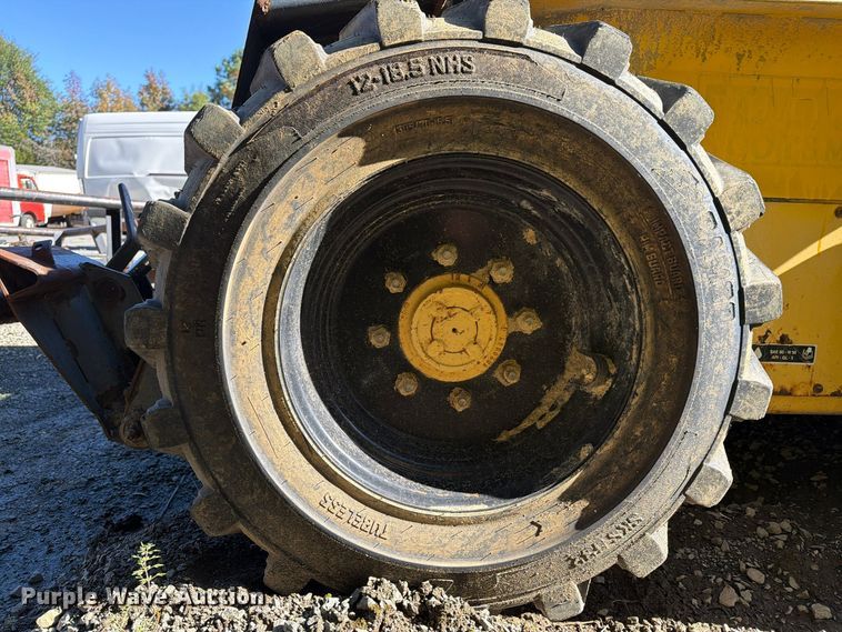 image for item YA5139 2000 New Holland LS180 skid steer loader