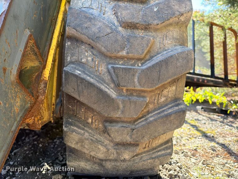 image for item YA5139 2000 New Holland LS180 skid steer loader
