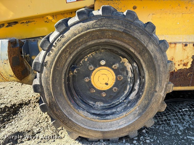 image for item YA5139 2000 New Holland LS180 skid steer loader