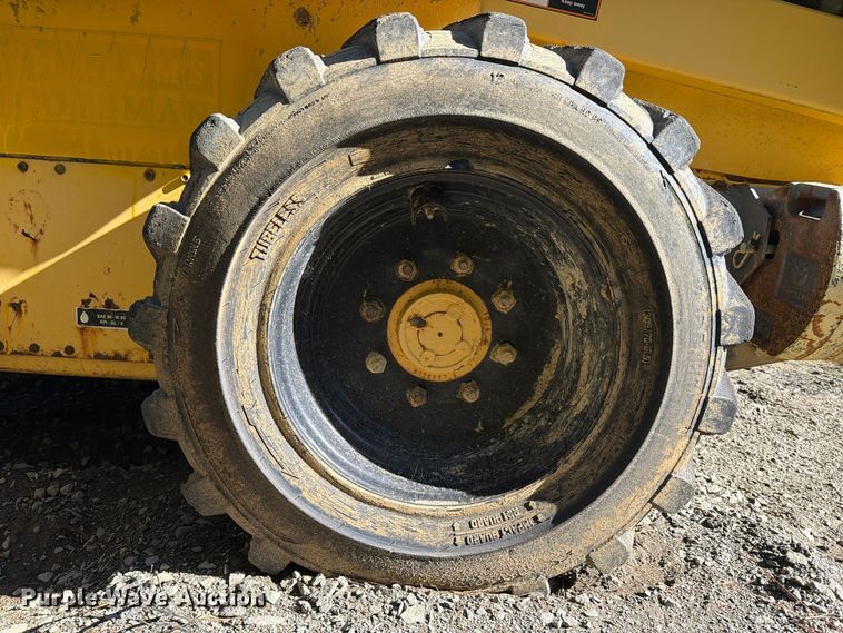 image for item YA5139 2000 New Holland LS180 skid steer loader