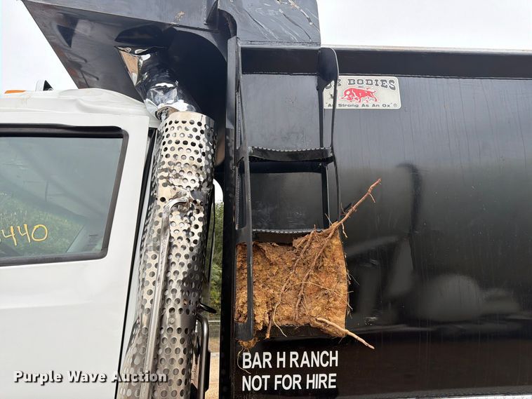 image for item YA5188 2023 Kenworth T880 dump truck