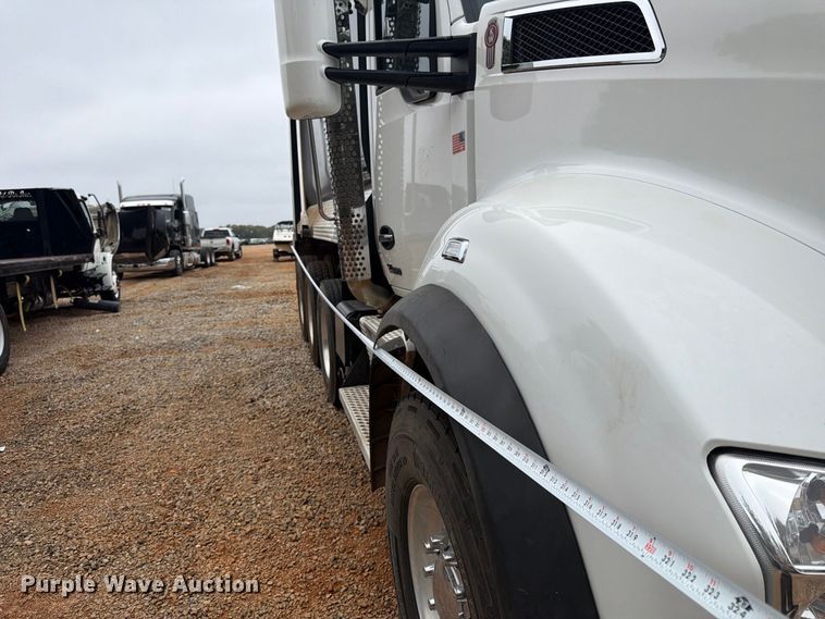 image for item YA5188 2023 Kenworth T880 dump truck