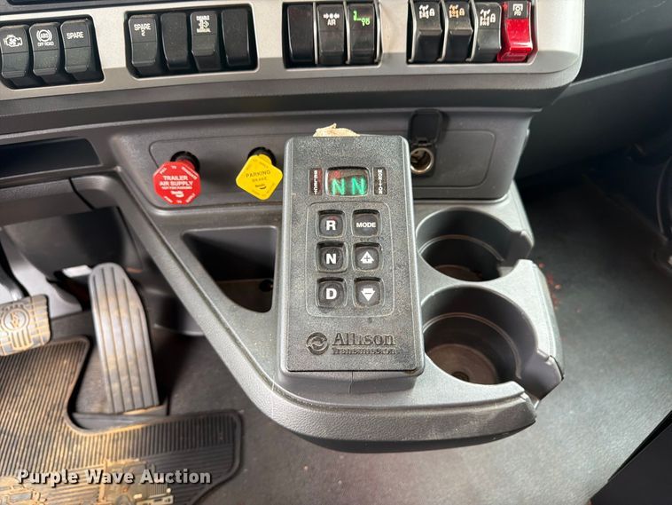 image for item YA5188 2023 Kenworth T880 dump truck
