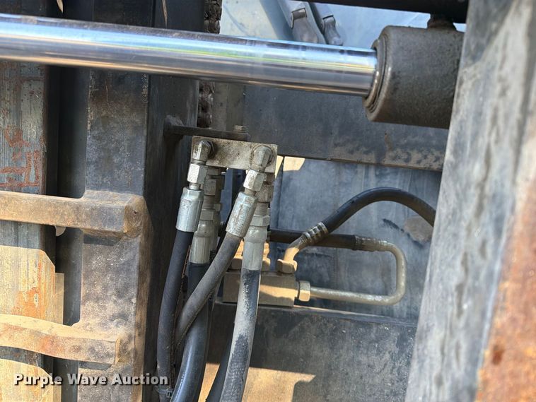 image for item YA5226 2010 Linde H80D forklift