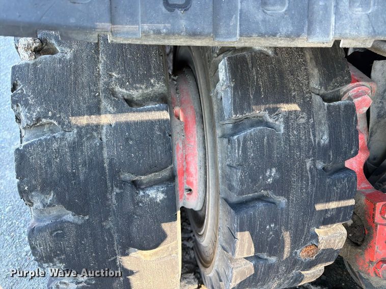 image for item YA5226 2010 Linde H80D forklift