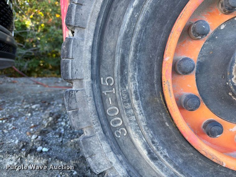 image for item YA5226 2010 Linde H80D forklift