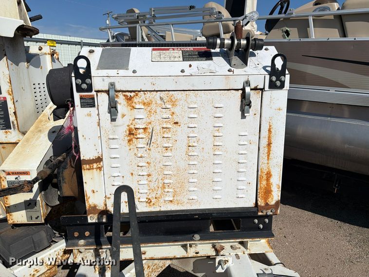 image for item YA5344 2015 Altec DC1317 wood chipper
