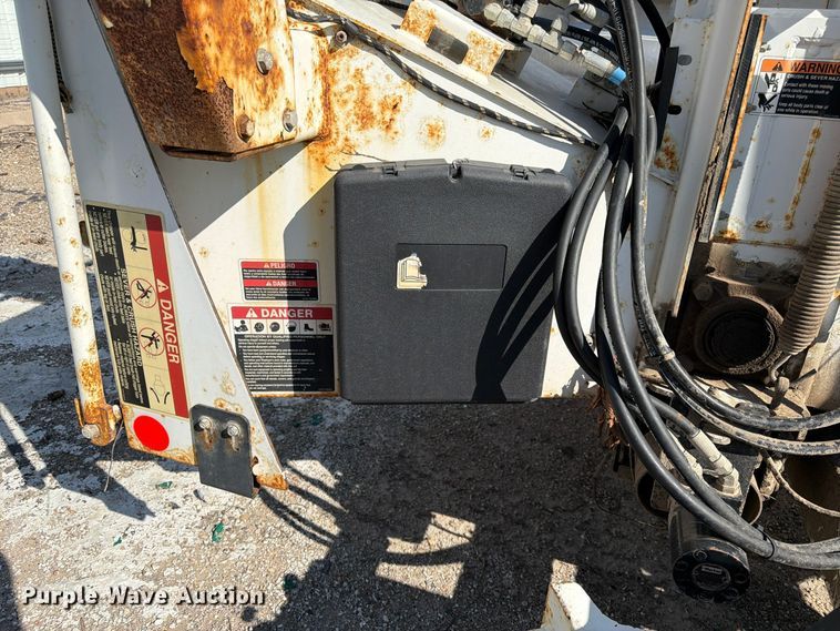 image for item YA5344 2015 Altec DC1317 wood chipper