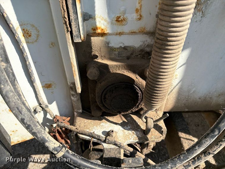 image for item YA5344 2015 Altec DC1317 wood chipper