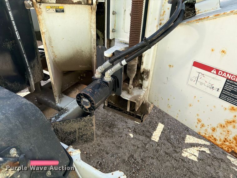 image for item YA5344 2015 Altec DC1317 wood chipper