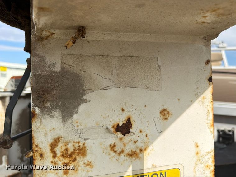image for item YA5344 2015 Altec DC1317 wood chipper