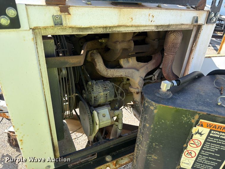 image for item YA5344 2015 Altec DC1317 wood chipper