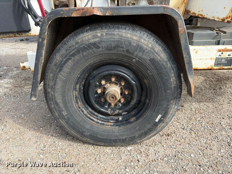 image for item YA5344 2015 Altec DC1317 wood chipper