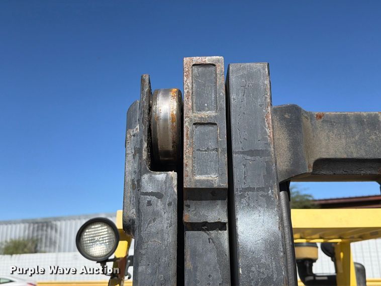 image for item YA5357 2002 Hyster H100XM forklift
