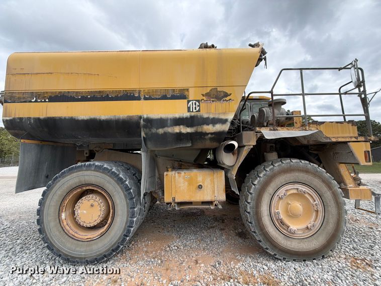 image for item YA5373 2004 Komatsu HD325-6 water truck