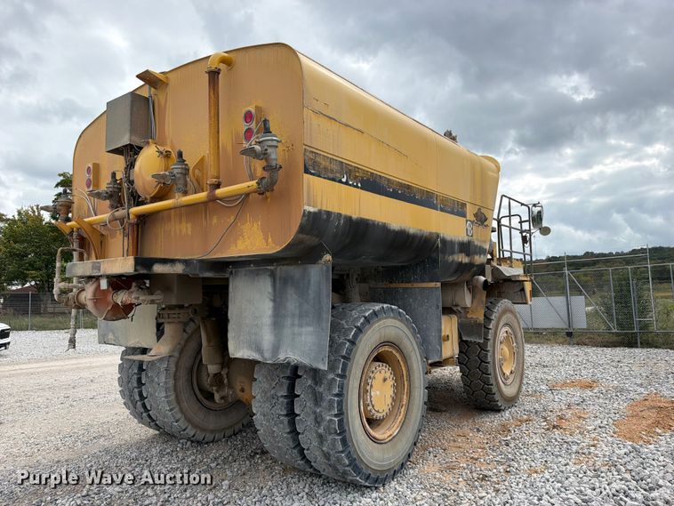 image for item YA5373 2004 Komatsu HD325-6 water truck
