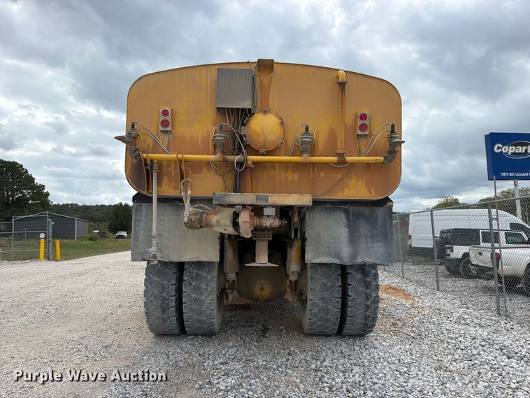image for item YA5373 2004 Komatsu HD325-6 water truck